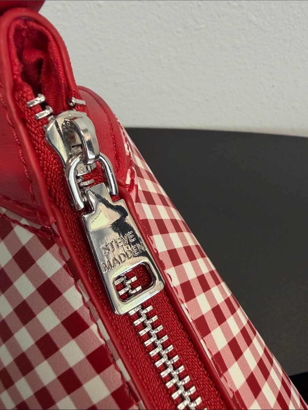 Steve Madden | Red Gingham Shoulder Bag w/ Matching Scarf - Picture 6 of 8